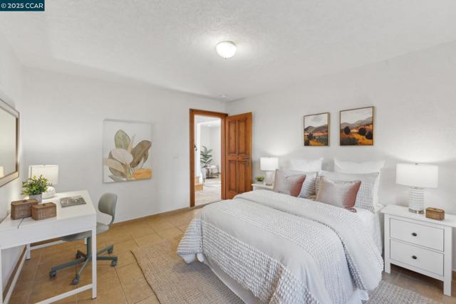 40 Las Palomas, Orinda CA: https://media.crmls.org/mediaz/162e9d1b-c477-4acf-ab8c-356765eb6829.jpg