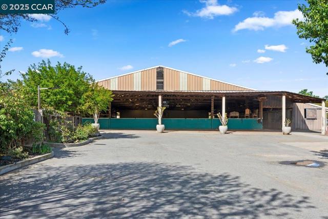 1101 North Gate Road, Walnut Creek CA: https://media.crmls.org/mediaz/162ec44d-4ed6-44b1-914d-707210a4f2b1.jpg