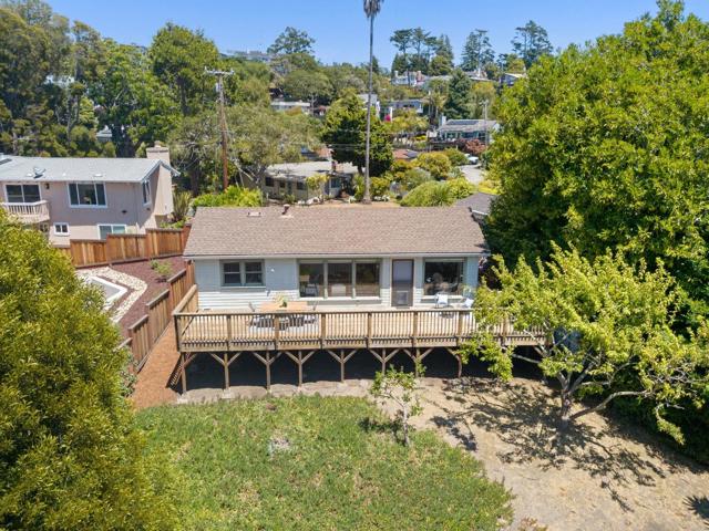 206 Bayview Court, Aptos CA: https://media.crmls.org/mediaz/162f106b-31e1-4a8b-be80-d227cceb9916.jpg