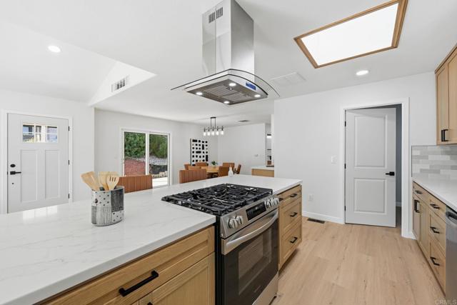 Detail Gallery Image 15 of 37 For 2298 Lindsay Dr, Carlsbad,  CA 92008 - 2 Beds | 2 Baths