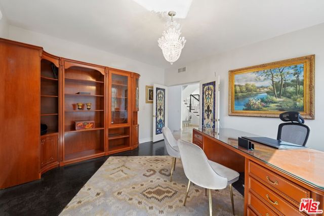 15656 Crownridge Place, Sherman Oaks CA: https://media.crmls.org/mediaz/162fa813-8e23-48a9-b359-add308d8f890.jpg