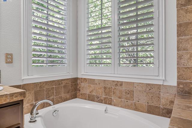 260 Abigail Cir, Danville CA: https://media.crmls.org/mediaz/162fb636-939b-485f-b481-2149f57384d3.jpg