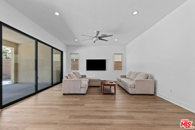 20723 W Deer Grass Court, Porter Ranch CA: https://media.crmls.org/mediaz/162fef30-f26d-4c8d-a14f-fa23b72e453b.jpg