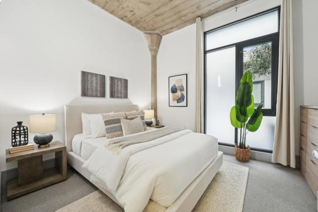 1 S Park Street, San Francisco CA: https://media.crmls.org/mediaz/16305dac-2378-4cb8-a46b-5a435ca94c5f.jpg