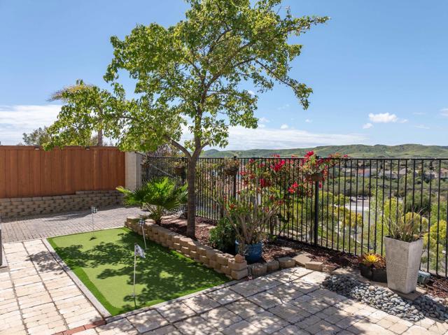 1185 Parkview Drive, Oceanside CA: https://media.crmls.org/mediaz/163073ef-8cb7-4ea8-acc6-0773a324f4ea.jpg