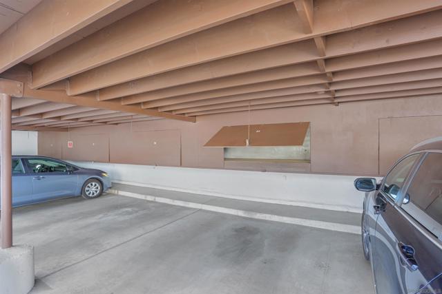 16555 Caminito Vecinos, San Diego CA: https://media.crmls.org/mediaz/16308242-3173-430b-9eba-451110e26246.jpg