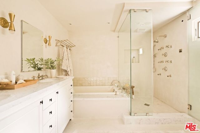 554 Mountain Green Drive, Calabasas CA: https://media.crmls.org/mediaz/1630b5f9-1c0a-4bed-a7a8-c206f03f4055.jpg