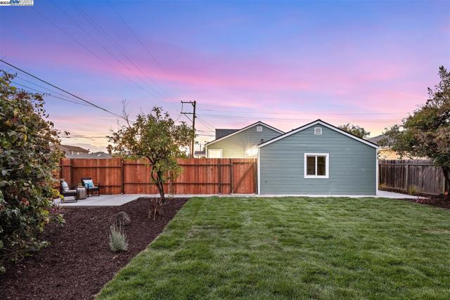 36702 Olive St, Newark CA: https://media.crmls.org/mediaz/16325a0a-8bd6-40c5-9eff-79fd74014cb8.jpg