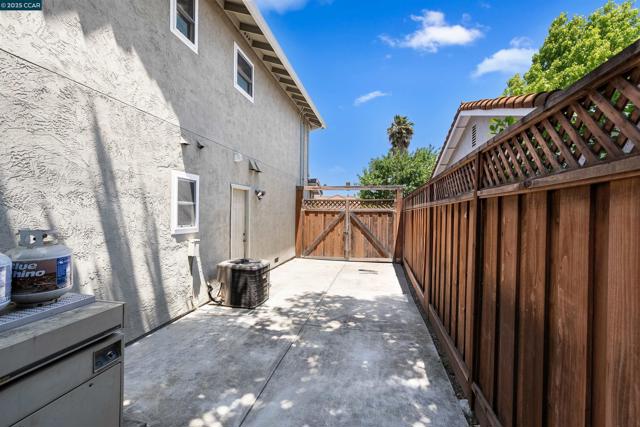 3628 Portsmouth Ct, Pleasanton CA: https://media.crmls.org/mediaz/16328b36-4455-41d8-aa05-4c8803046689.jpg