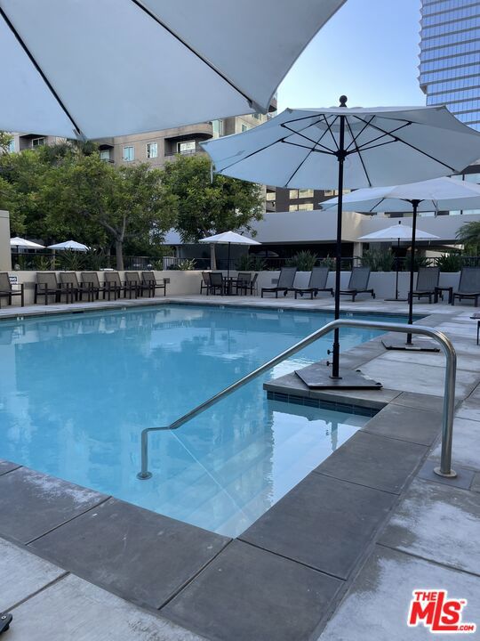 600 W 9th Street, Los Angeles CA: https://media.crmls.org/mediaz/1632ba51-2108-450f-8121-1e72da36a1c3.jpg