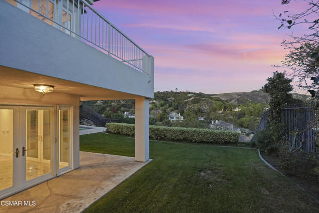 7111 Los Coyotes Place, Camarillo CA: https://media.crmls.org/mediaz/1633be11-1ab2-494b-8575-c758ee4a46aa.jpg