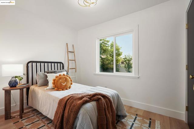 278 Cairo Rd, Oakland CA: https://media.crmls.org/mediaz/16342622-17c8-498a-a408-acaaa9a689e2.jpg