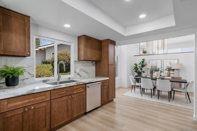 2143 Caminito San Martin, La Jolla CA: https://media.crmls.org/mediaz/16342640-3ae8-4d36-8b0b-cee37728c7a1.jpg