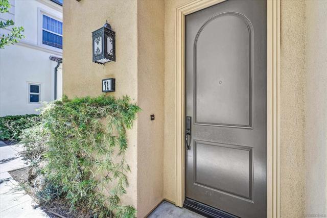 71 Kestrel, Irvine CA: https://media.crmls.org/mediaz/16344eff-2342-4149-8865-3d0cb020fedb.jpg