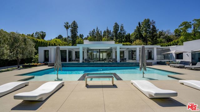 16032 VALLEY VISTA Boulevard, Encino CA: https://media.crmls.org/mediaz/1634bb9f-0e4e-4710-82b9-6b99ae3d70aa.jpg
