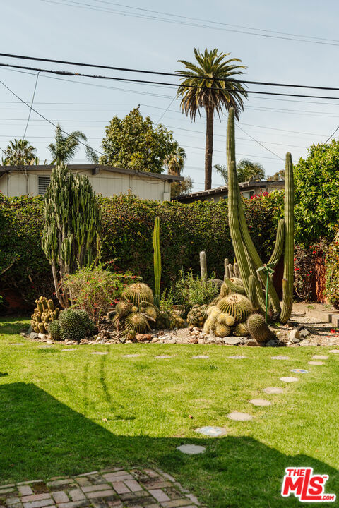 https://media.crmls.org/mediaz/1634eadc-3cc2-4981-a0b6-ac47a1dcd3df.jpg?preset=X-Large