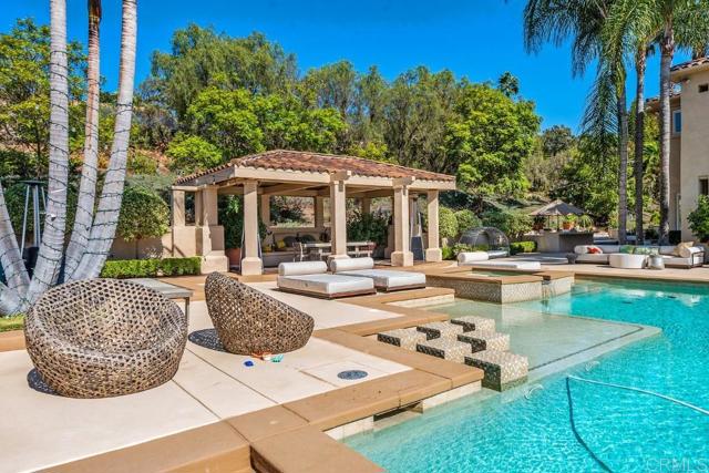 7345 Vista Rancho Ct, Rancho Santa Fe CA: https://media.crmls.org/mediaz/1634f285-86f5-4255-a582-dd4b2ce87b5b.jpg