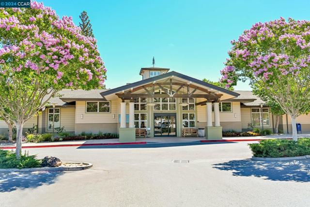 2101 Pine Knoll Dr, Walnut Creek, California 94595, 2 Bedrooms Bedrooms, ,1 BathroomBathrooms,Condominium,For Sale,Pine Knoll Dr,41063358