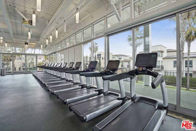 7100 Playa Vista Drive, Playa Vista CA: https://media.crmls.org/mediaz/16355f86-5e52-42c2-9c78-82f1316620e8.jpg