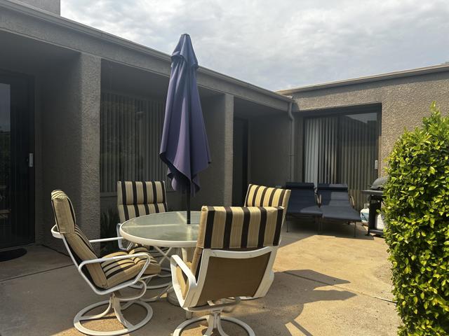 547 Desert West Drive, Rancho Mirage CA: https://media.crmls.org/mediaz/163675b0-593b-4bcd-ab28-e6e5d847eb08.jpg