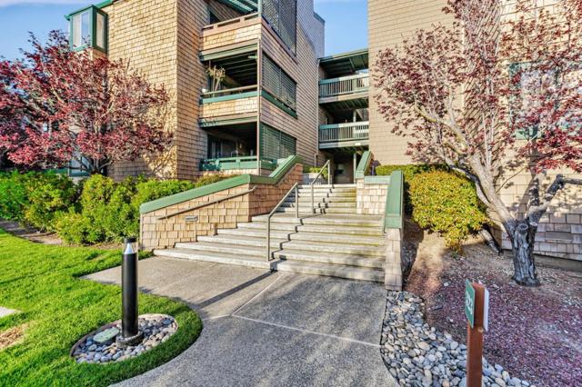 323 Broadway, Santa Cruz CA: https://media.crmls.org/mediaz/1636bcc3-3980-43c9-a572-ca3e8a8b0b80.jpg