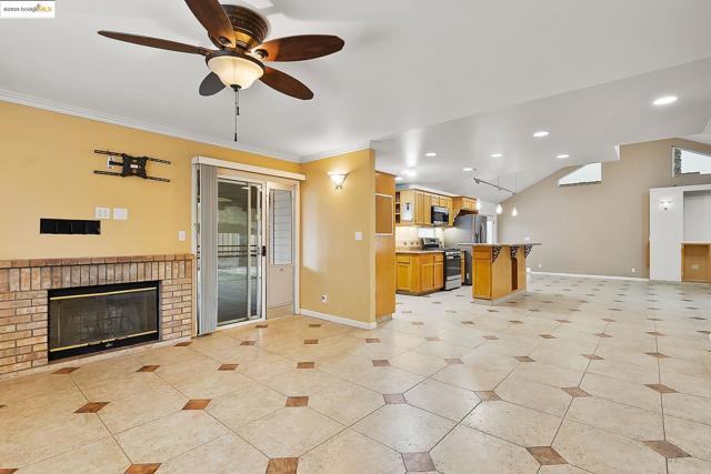 5130 Kegan Ln, Oakley CA: https://media.crmls.org/mediaz/16378605-36d8-4efb-88c1-41d5fddc7ec2.jpg