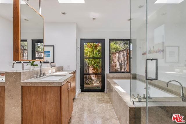 874 N Norman Place, Los Angeles CA: https://media.crmls.org/mediaz/16381b95-128e-486a-a0b7-2e089d6240e7.jpg