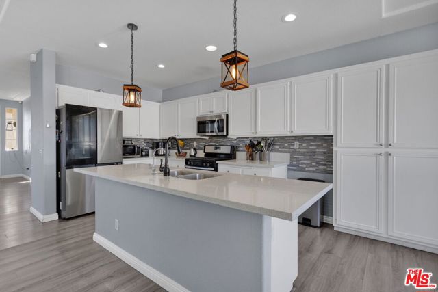 13292 Via Del Lago, Victorville CA: https://media.crmls.org/mediaz/16388367-7846-4925-b247-588f992aeb3b.jpg