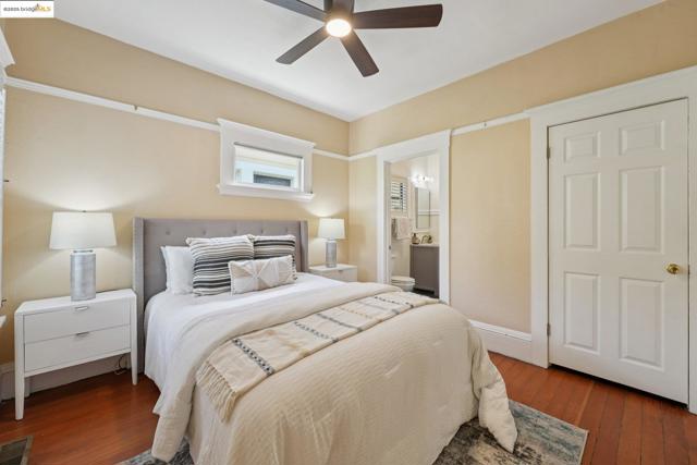 2002 Chestnut St, Oakland CA: https://media.crmls.org/mediaz/1638997f-3418-4b48-82ea-6bf771b394c2.jpg