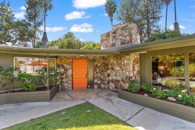 4936 Alzeda Drive, La Mesa CA: https://media.crmls.org/mediaz/1638d3f2-f92f-4a9b-8d89-7648cefa6ab5.jpg