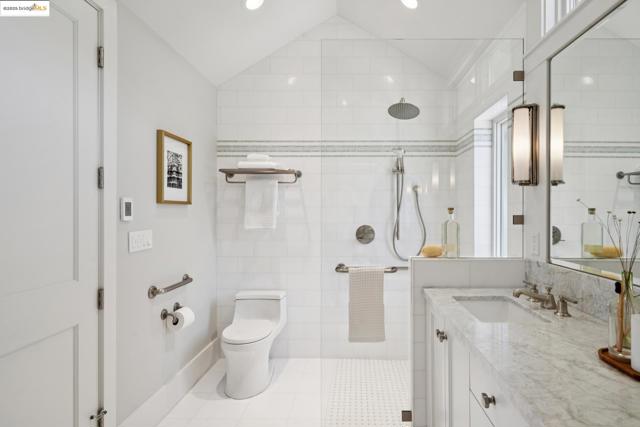 2732 Stuart St, Berkeley CA: https://media.crmls.org/mediaz/16396840-dce1-4c03-92c0-3a33942e9104.jpg