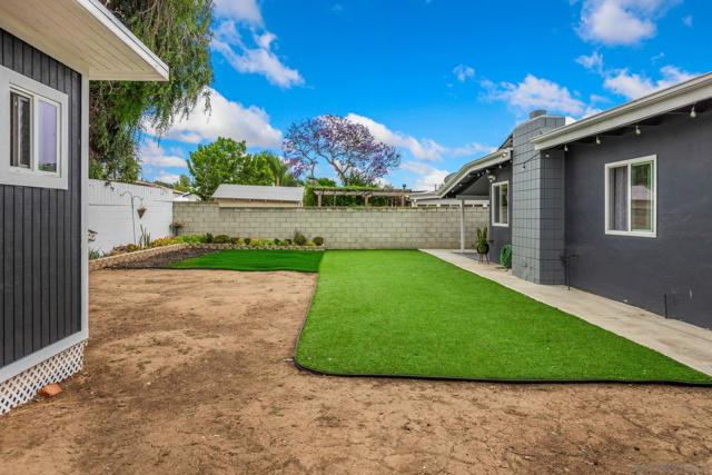557 Oaklawn Ave, Chula Vista CA: https://media.crmls.org/mediaz/1639bbf6-be7a-4ad2-a11e-68c79935eacc.jpg