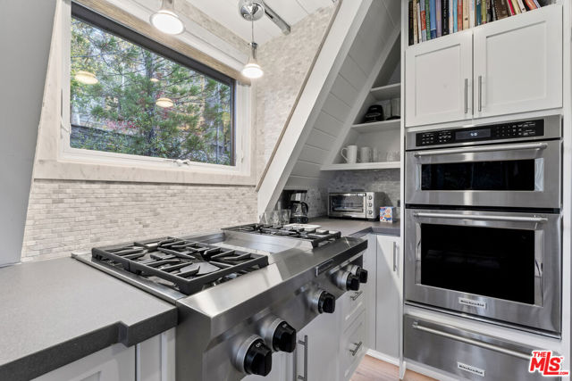 161 Rocky Point Road, Lake Arrowhead CA: https://media.crmls.org/mediaz/1639ce33-0e85-4839-94a5-81c65b4eadc8.jpg