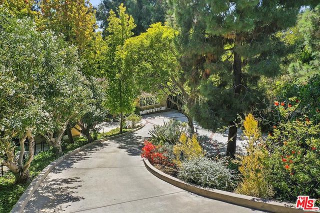 15934 Alcima Avenue photo 2