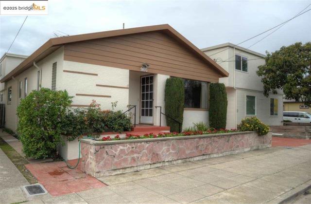 986 Kains Ave, Albany CA: https://media.crmls.org/mediaz/163a2a6c-d711-4183-b5bf-6561dcc1f37e.jpg