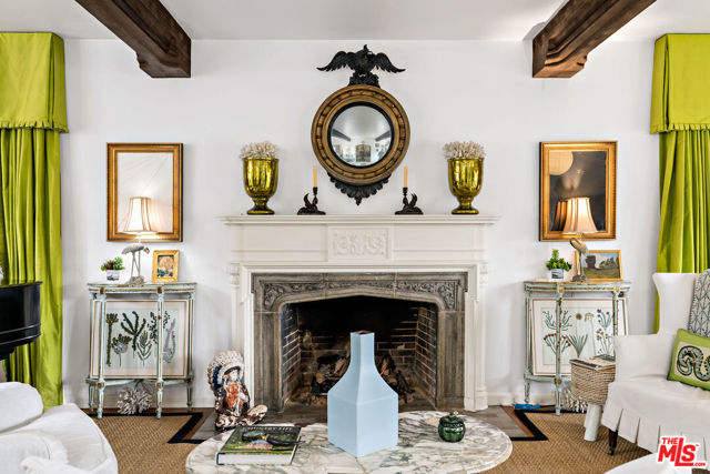 340 S Plymouth Boulevard, Los Angeles CA: https://media.crmls.org/mediaz/163a3fbe-6305-405b-bd16-b7fa63eee6da.jpg