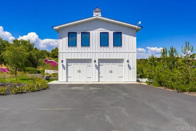 2255 Via Dulcea, Fallbrook CA: https://media.crmls.org/mediaz/163a9164-b78d-46c8-9223-c9c2cf24a622.jpg