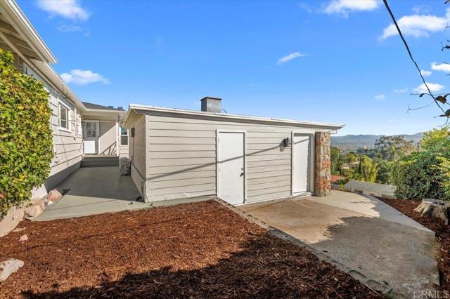 874 Hacienda Drive, El Cajon CA: https://media.crmls.org/mediaz/163a94a1-e3bb-45de-920f-cdd8c061a3c4.jpg