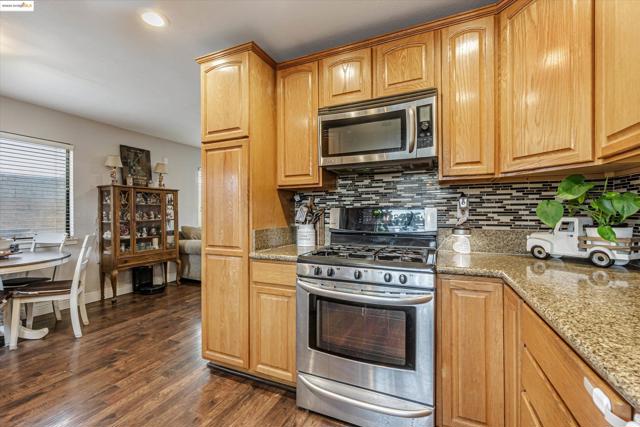 327 4Th Ave, Pleasant Hill CA: https://media.crmls.org/mediaz/163a9981-c756-4d78-a9d6-339b7e10dd86.jpg