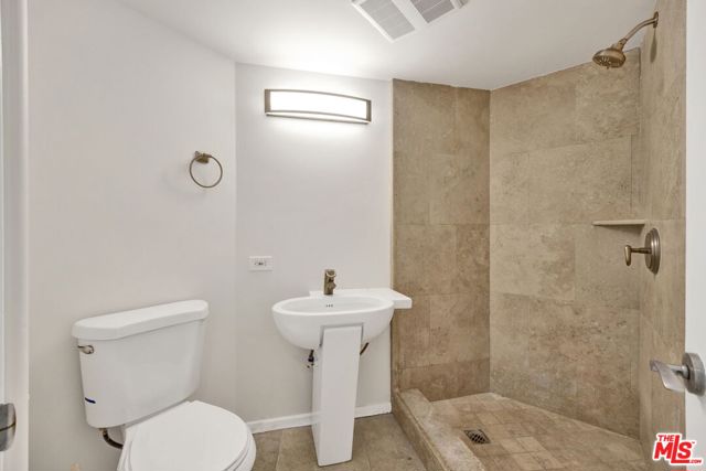 7019 E Seaside Walk, Long Beach CA: https://media.crmls.org/mediaz/163aabab-1112-473d-99e8-681c53ab82d4.jpg