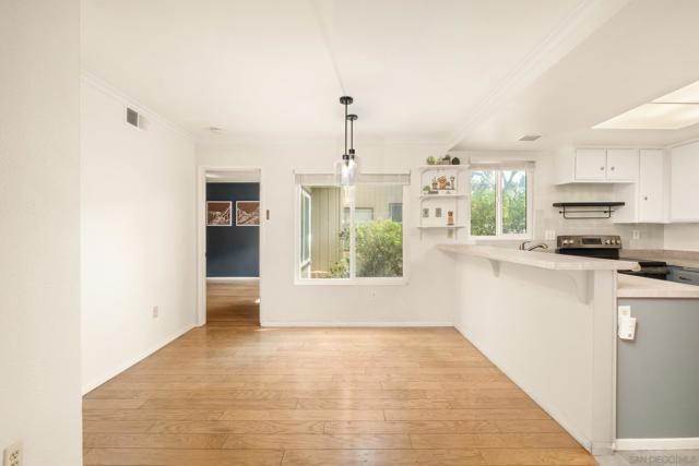 6544 College Grove Dr, San Diego CA: https://media.crmls.org/mediaz/163ad0ee-57bf-4fc6-aa87-163908d44cf2.jpg