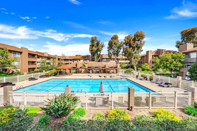 10250 Caminito Cuervo, San Diego CA: https://media.crmls.org/mediaz/163af1d6-55a4-4235-a38c-8a80b4697dcd.jpg