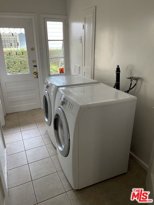 6370 W 6th Street, Los Angeles CA: https://media.crmls.org/mediaz/163b345e-e1f2-4fb0-9304-24722706c3cc.jpg