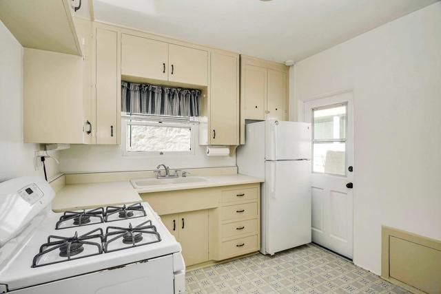 Image 7 of 14 For 936 C Avenue