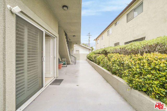 1706 Colby Avenue, Los Angeles CA: https://media.crmls.org/mediaz/163c70a6-d260-4e34-9644-c91622749926.jpg