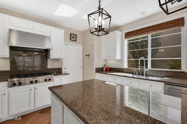 1877 Seasons Street, Simi Valley CA: https://media.crmls.org/mediaz/163c7b93-e145-4d32-86c3-9e143faddb43.jpg