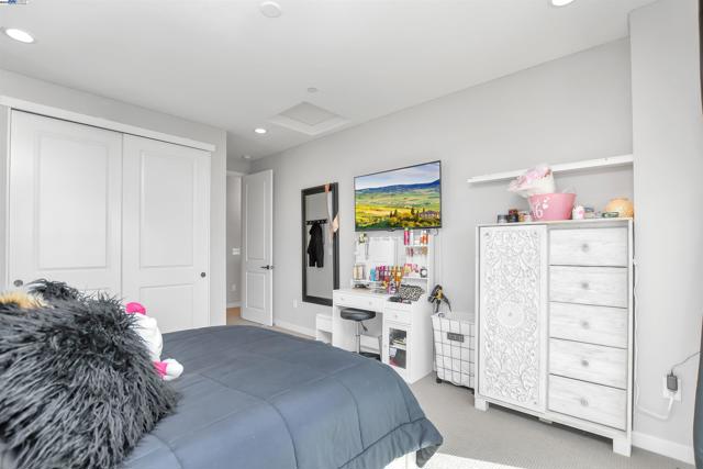 30 Grey Whale Pl, Bethel Island CA: https://media.crmls.org/mediaz/163c9cc3-93e1-4f14-bdba-49eab54d6ba9.jpg