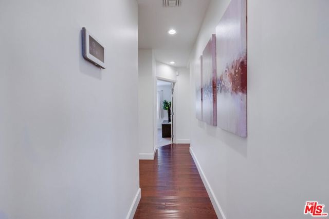 6537 Hedding Street, Los Angeles CA: https://media.crmls.org/mediaz/163ca88b-7d3d-4935-86f7-33eb9780d56d.jpg