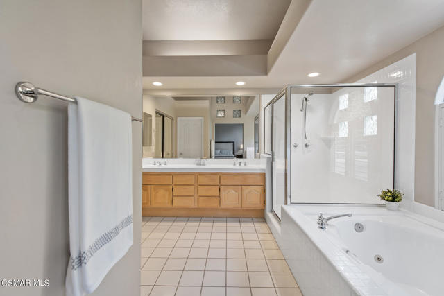1025 Sunset Oak Circle, Newbury Park CA: https://media.crmls.org/mediaz/163d5cde-6b4d-42dc-9be3-fd28943c7ab7.jpg