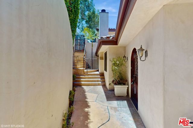 3311 Deronda Drive, Los Angeles CA: https://media.crmls.org/mediaz/163e40ab-cd5a-40db-827d-9bc93f4327b3.jpg